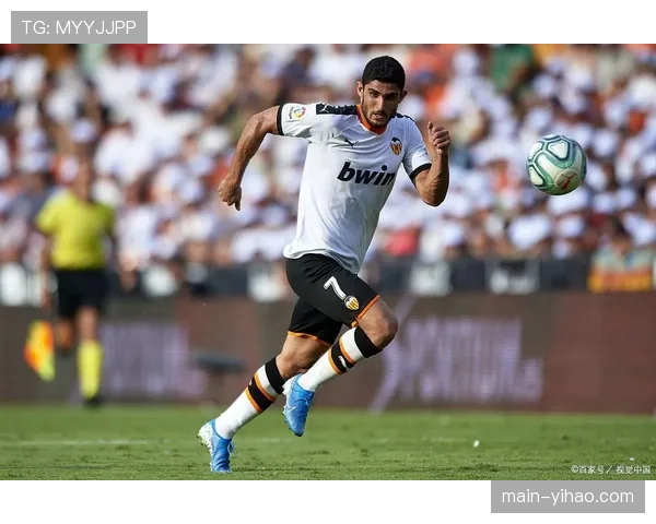 瓦伦西亚年轻防线经受考验 阶段性表现获主帅高度评价